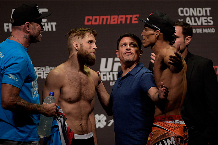 GOIANIA, BRAZIL - MAY 29: Featherweight fighters Nik Lentz (L) of the United States and Charles Oliveira of Brazil face off during the UFC Fight Night Weigh-ins at Goiania Arena on May 29, 2015 in Goiania, Brazil. (Photo by Buda Mendes/Zuffa LLC/Zuffa