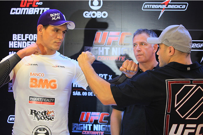 GOIANIA, BRAZIL - NOVEMBER 7: (L-R) Opponents Cezar Mutante and Daniel Sarafian face off during UFC Fight Night open workout at Buena Vista Shopping on November 7, 2013 in Goiania, Brazil. (Photo by Weimer Carvalho/Zuffa LLC/Zuffa LLC via Getty Images)