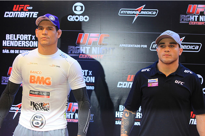 GOIANIA, BRAZIL - NOVEMBER 7: (L-R) Opponents Cezar Mutante and Daniel Sarafian face off during UFC Fight Night open workout at Buena Vista Shopping on November 7, 2013 in Goiania, Brazil. (Photo by Weimer Carvalho/Zuffa LLC/Zuffa LLC via Getty Images)
