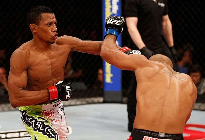 JARAGUA DO SUL, BRAZIL - MAY 18: (L-R) Yuri Alcantara punches Iliarde Santos in their bantamweight bout during the UFC on FX event on May 18, 2013 at Arena Jaragua in Jaragua do Sul, Santa Catarina, Brazil. (Photo by Josh Hedges/Zuffa LLC/Zuffa LLC via Ge