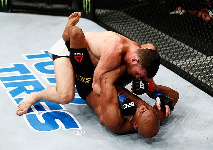 LONDON, ENGLAND - FEBRUARY 27: Anderson 'The Spider' Silva of Brazil (R) and Michael 'The Count' Bisping of England (L) compete in their Middleweight bout during the UFC Fight Night held at at Indigo at The O2 Arena on February 27, 2016 in London, Englan