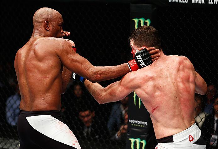 LONDON, ENGLAND - FEBRUARY 27: Anderson 'The Spider' Silva of Brazil (L) and Michael 'The Count' Bisping of England (R) compete in their Middleweight bout during the UFC Fight Night held at at Indigo at The O2 Arena on February 27, 2016 in London, Englan
