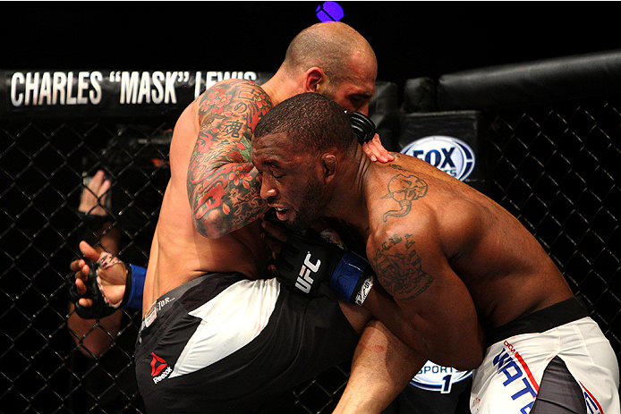 LAS VEGAS, NV - JULY 12: (L) George Sullivan knees Dominic Waters in their welterweight bout during the Ultimate Fighter Finale inside MGM Grand Garden Arena on July 12, 2015 in Las Vegas, Nevada. (Photo by Mitch Viquez/Zuffa LLC/Zuffa LLC via Getty Ima