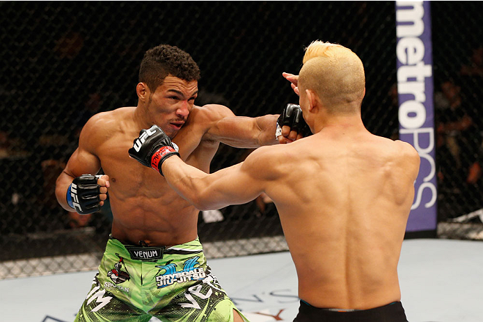 LAS VEGAS, NV - SEPTEMBER 27: (L-R) Kevin Lee and Jon Tuck exchange punches in their lightweight fight during the UFC 178 event inside the MGM Grand Garden Arena on September 27, 2014 in Las Vegas, Nevada. (Photo by Josh Hedges/Zuffa LLC/Zuffa LLC via G