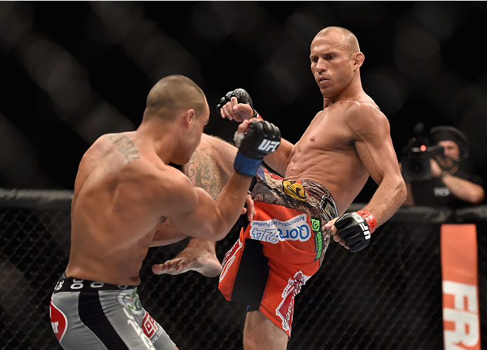 LAS VEGAS, NV - SEPTEMBER 27: (R-L) Donald Cerrone knees Eddie Alvarez in their lightweight fight during the UFC 178 event inside the MGM Grand Garden Arena on September 27, 2014 in Las Vegas, Nevada. (Photo by Jeff Bottari/Zuffa LLC/Zuffa LLC via Getty