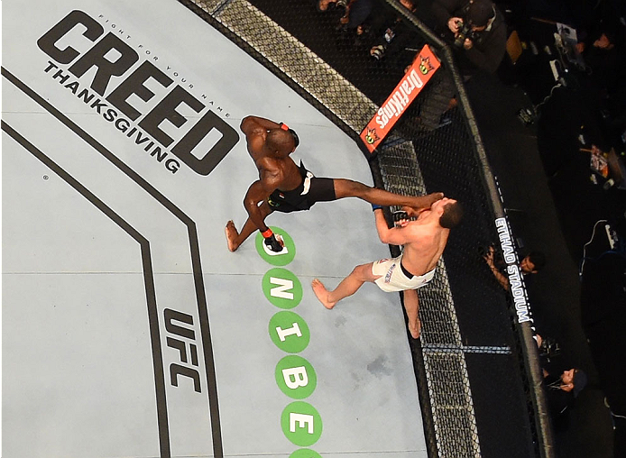 MELBOURNE, AUSTRALIA - NOVEMBER 15: (L-R) Uriah Hall kicks Robert Whittaker in their middleweight bout during the UFC 193 event at Etihad Stadium on November 15, 2015 in Melbourne, Australia. (Photo by Josh Hedges/Zuffa LLC/Zuffa LLC via Getty Images)