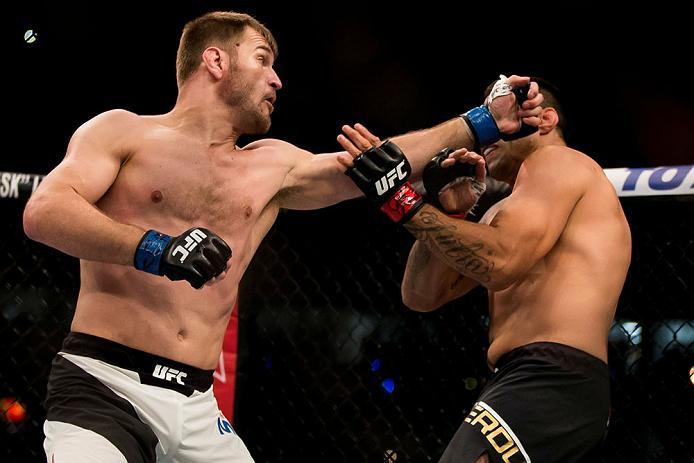 CURITIBA, BRAZIL - MAY 14: Stipe Miocic of the United States punches Fabricio Werdum of Brazil in their heavyweight bout during the UFC 198 at Arena da Baixada stadium on May 14, 2016 in Curitiba, Brazil. (Photo by Buda Mendes/Zuffa LLC/Zuffa LLC via Gett