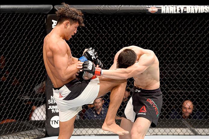 INGLEWOOD, CA - JUNE 04: in their Dong Hyun Kim knees Polo Reyes in their lightweight bout during the UFC 199 event at The Forum on June 4, 2016 in Inglewood, California. (Photo by Josh Hedges/Zuffa LLC/Zuffa LLC via Getty Images)
