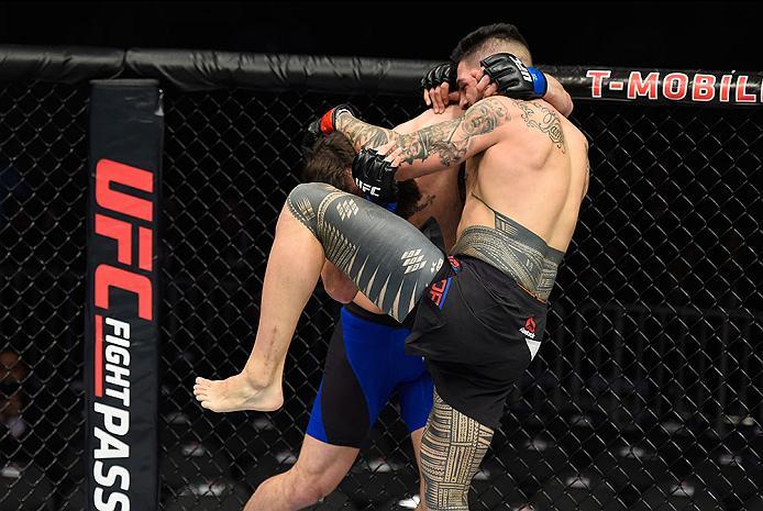 LAS VEGAS, NV - MARCH 04: (R-L) Tyson Pedro of Australia knees Paul Craig of Scotland in their light heavyweight bout during the UFC 209 event at T-Mobile Arena on March 4, 2017 in Las Vegas, Nevada. (Photo by Josh Hedges/Zuffa LLC/Zuffa LLC via Getty Im
