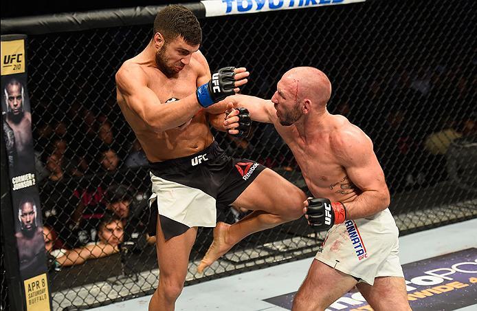 LAS VEGAS, NV - MARCH 04: (R-L) Lando Vannata punches David Teymur of Sweden in their lightweight bout during the UFC 209 event at T-Mobile Arena on March 4, 2017 in Las Vegas, Nevada. (Photo by Josh Hedges/Zuffa LLC/Zuffa LLC via Getty Images) *** Local