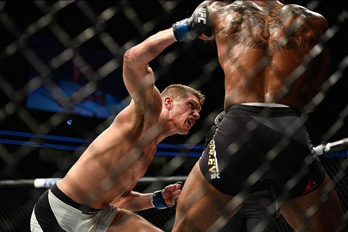 LAS VEGAS, NV - MARCH 04: (L-R) Stephen Thompson punches Tyron Woodley in their UFC welterweight championship bout during the UFC 209 event at T-Mobile Arena on March 4, 2017 in Las Vegas, Nevada. (Photo by Jeff Bottari/Zuffa LLC/Zuffa LLC via Getty Ima
