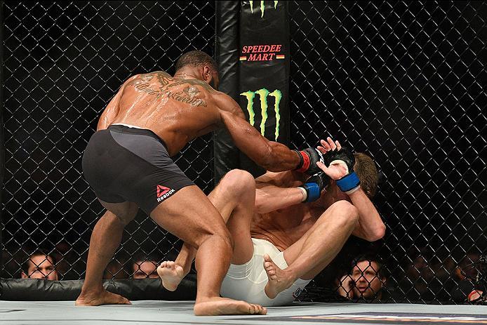 LAS VEGAS, NV - MARCH 04: (L-R) Tyron Woodley punches Stephen Thompson in their UFC welterweight championship bout during the UFC 209 event at T-Mobile Arena on March 4, 2017 in Las Vegas, Nevada. (Photo by Jeff Bottari/Zuffa LLC/Zuffa LLC via Getty Imag