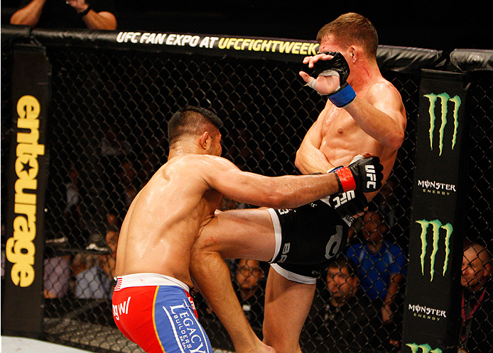 MANILA, PHILIPPINES - MAY 16: Luke Barnatt of England lands a knee on Mark Munoz of the United States in their middleweight fight during the UFC Fight Night event at the Mall of Asia Arena on May 16, 2015 in Manila, Philippines. (Photo by Mitch Viquez/Zu