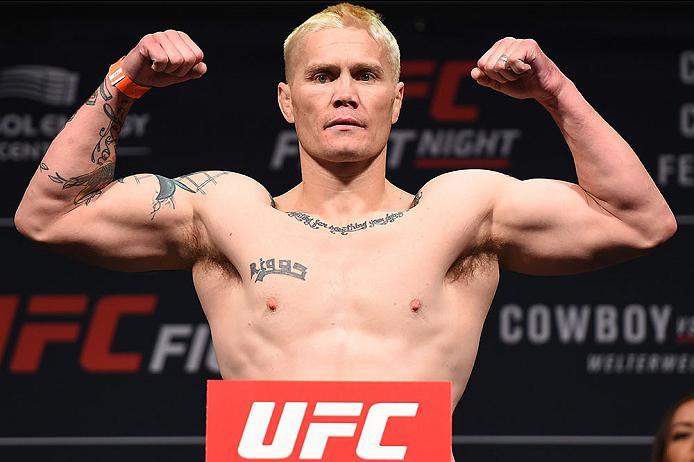 PITTSBURGH, PA - FEBRUARY 20: Joe Riggs of the United States steps on the scale during the UFC Fight Night weigh-in at Stage AE on February 20, 2016 in Pittsburgh, Pennsylvania. (Photo by Jeff Bottari/Zuffa LLC/Zuffa LLC via Getty Images)