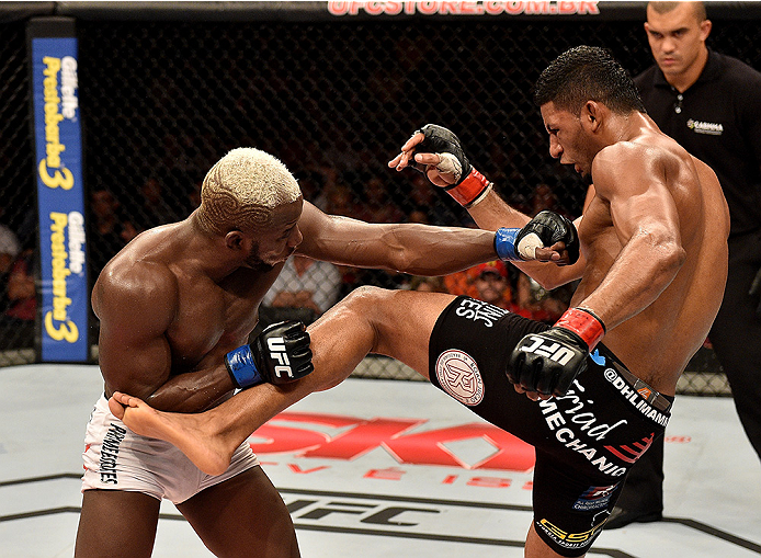 UBERLANDIA, BRAZIL - NOVEMBER 08: Dhiego Lima of Brazil kicks Jorge de Oliveira of Brazil in their welterweight bout during the UFC Fight Night at Sabiazinho Gymnasium on November 8, 2014 in Uberlandia, Brazil. (Photo by Buda Mendes/Zuffa LLC/Zuffa LLC