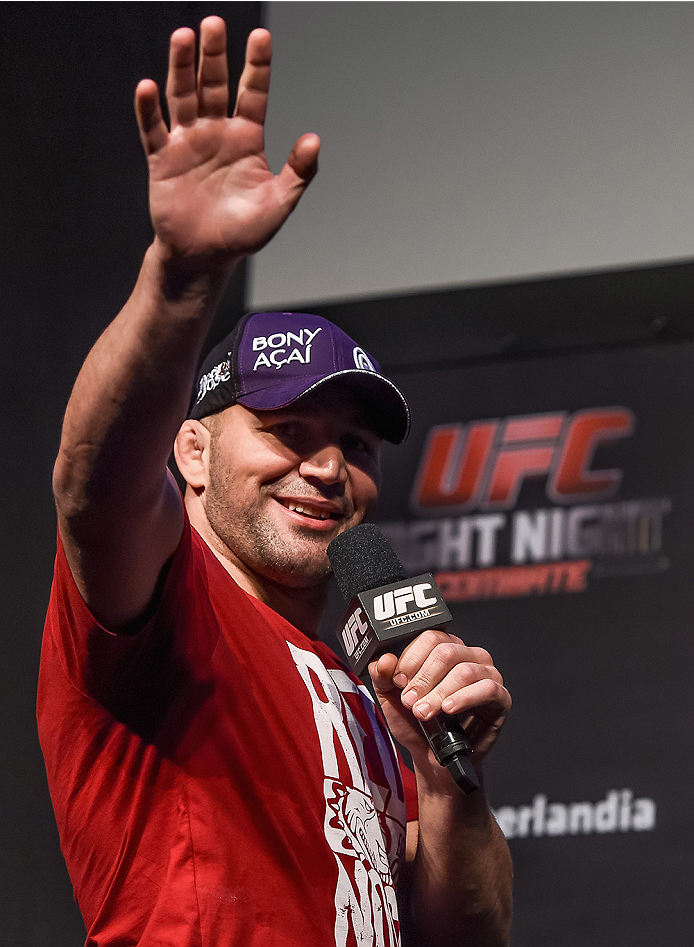 UBERLANDIA, BRAZIL - NOVEMBER 07: UFC heavyweight Glover Teixeira interacts with fans during a Q&A session before the UFC Fight Night weigh-in at Sabiazinho Gymnasium on November 7, 2014 in Uberlandia, Brazil. (Photo by Buda Mendes/Zuffa LLC/Zuffa LLC