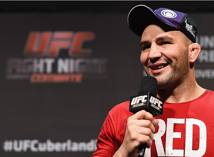 UBERLANDIA, BRAZIL - NOVEMBER 07: UFC heavyweight Glover Teixeira interacts with fans during a Q&A session before the UFC Fight Night weigh-in at Sabiazinho Gymnasium on November 7, 2014 in Uberlandia, Brazil. (Photo by Buda Mendes/Zuffa LLC/Zuffa LLC
