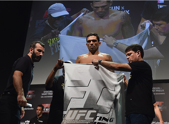 UBERLANDIA, BRAZIL - NOVEMBER 07: UFC fighter Claudio Silva weighs in during the UFC Fight Night weigh-in at Sabiazinho Gymnasium on November 7, 2014 in Uberlandia, Brazil. (Photo by Buda Mendes/Zuffa LLC/Zuffa LLC via Getty Images)