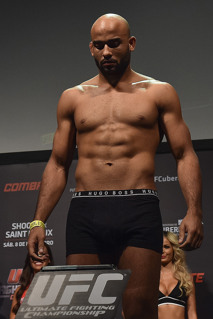 UBERLANDIA, BRAZIL - NOVEMBER 07: UFC fighter Warlley Alves weighs in during the UFC Fight Night weigh-in at Sabiazinho Gymnasium on November 7, 2014 in Uberlandia, Brazil. (Photo by Buda Mendes/Zuffa LLC/Zuffa LLC via Getty Images)