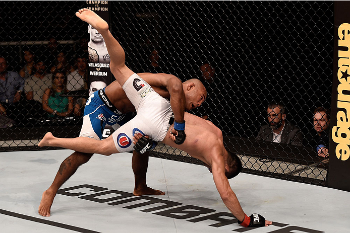 GOIANIA, BRAZIL - MAY 30: Wilson Reis of Brazil and Jussier Formiga of Brazil in their UFC flyweight bout during the UFC Fight Night Condit v Alves at Arena Goiania on May 30, 2015 in Goiania. (Photo by Buda Mendes/Zuffa LLC/Zuffa LLC via Getty Images)