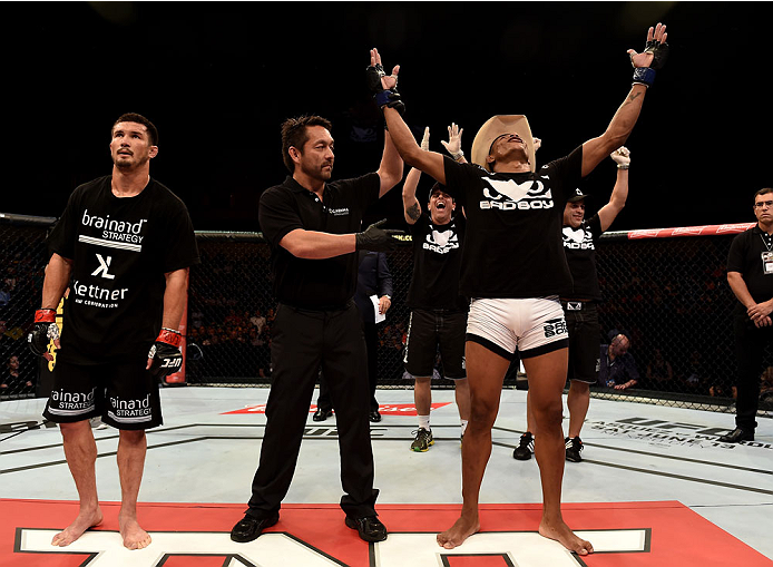 GOIANIA, BRAZIL - MAY 31: Alex Oliveira of Brazil celebrates victory over KJ Noons of the United States in their welterweight UFC bout during the UFC Fight Night event at Arena Goiania on May 30, 2015 in Goiania. (Photo by Buda Mendes/Zuffa LLC/Zuffa LL