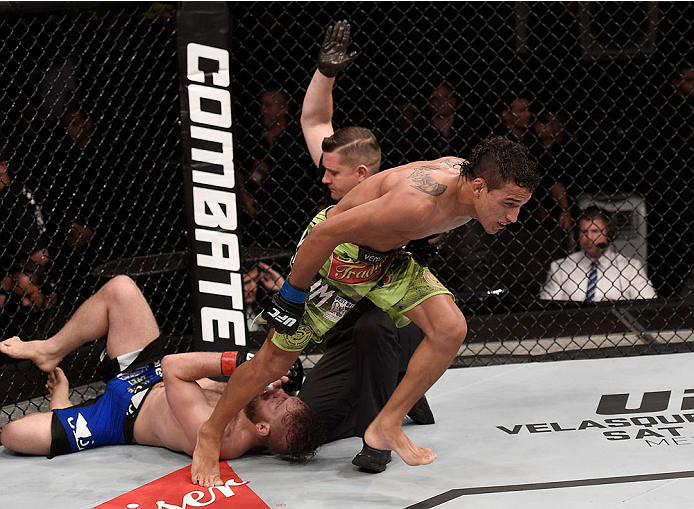 GOIANIA, BRAZIL - MAY 30: Charles Oliveira submits Nick Lentz of the United States in their featherweight UFC bout during the UFC Fight Night event at Arena Goiania on May 30, 2015 in Goiania, Brazil. (Photo by Buda Mendes/Zuffa LLC/Zuffa LLC via Getty