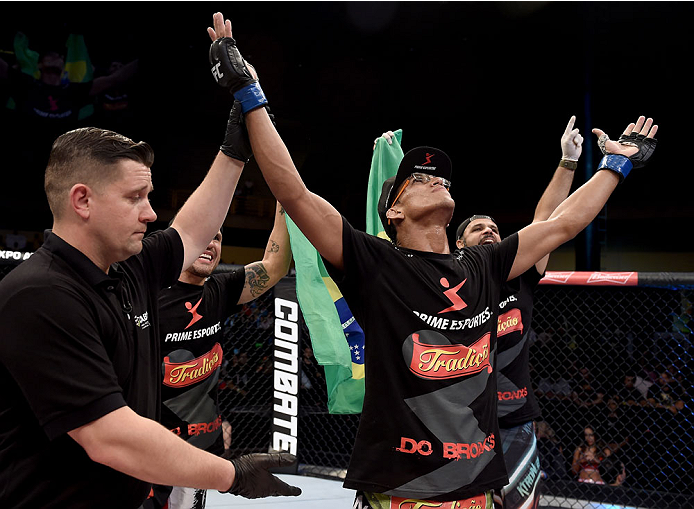 GOIANIA, BRAZIL - MAY 31: Charles Oliveira of Brazil celebrates victory over Nick Lentz of the United States in their featherweight UFC bout during the UFC Fight Night event at Arena Goiania on May 30, 2015 in Goiania. (Photo by Buda Mendes/Zuffa LLC/Zuf