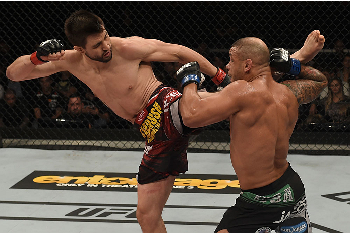 GOIANIA, BRAZIL - MAY 30: Carlos Condit of the United States kicks Thiago Alves of Brazil in their welterweight UFC bout during the UFC Fight Night event at Arena Goiania on May 30, 2015 in Goiania, Brazil. (Photo by Buda Mendes/Zuffa LLC/Zuffa LLC via