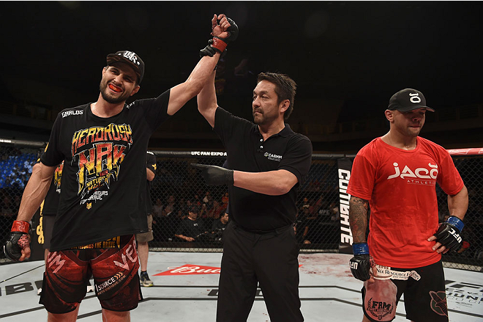 GOIANIA, BRAZIL - MAY 30: Carlos Condit of the United States celebrates victory over Thiago Alves of Brazil in their welterweight UFC bout during the UFC Fight Night event at Arena Goiania on May 30, 2015 in Goiania, Brazil. (Photo by Buda Mendes/Zuffa