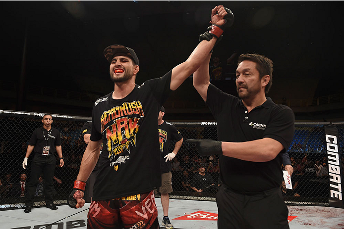 GOIANIA, BRAZIL - MAY 30: Carlos Condit of the United States celebrates victory over Thiago Alves of Brazil in their welterweight UFC bout during the UFC Fight Night event at Arena Goiania on May 30, 2015 in Goiania, Brazil. (Photo by Buda Mendes/Zuffa
