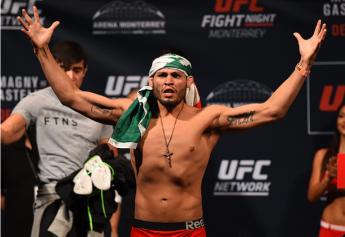 MONTERREY, MEXICO - NOVEMBER 20: Hector Urbina of Mexico prepares to step on the scale during the UFC weigh-in at the Arena Monterrey on November 20, 2015 in Monterrey, Mexico. (Photo by Jeff Bottari/Zuffa LLC/Zuffa LLC via Getty Images)