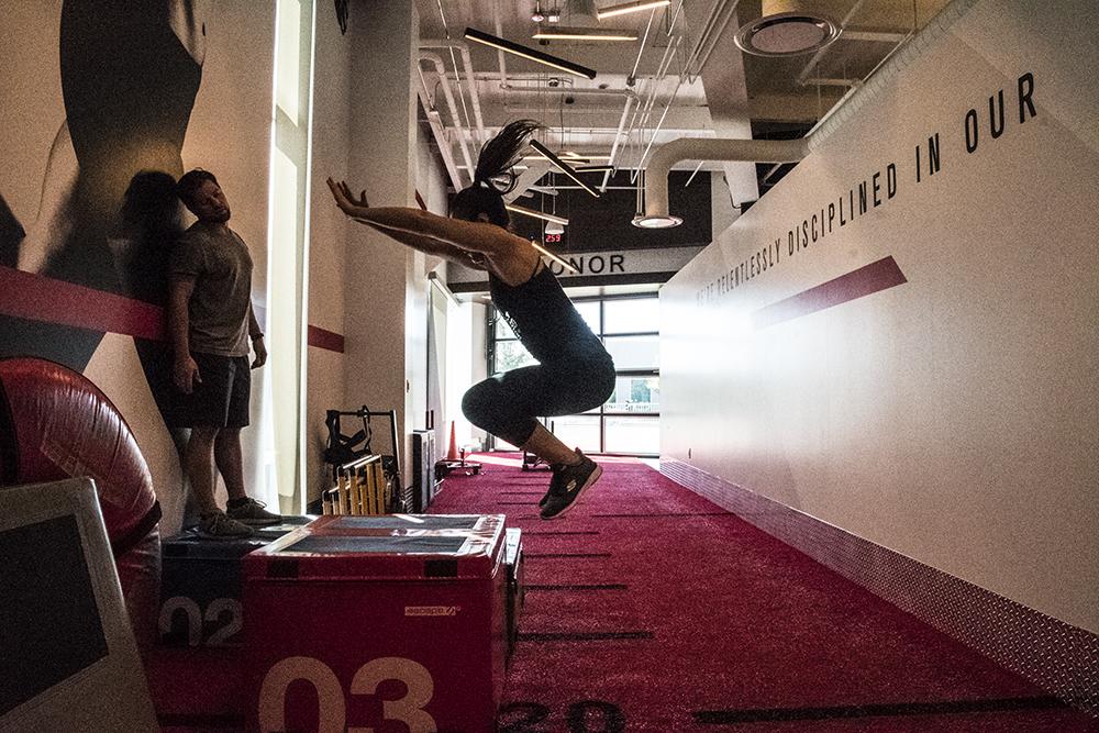 Alexa Grasso durante recuperación en el UFC Performance Institute