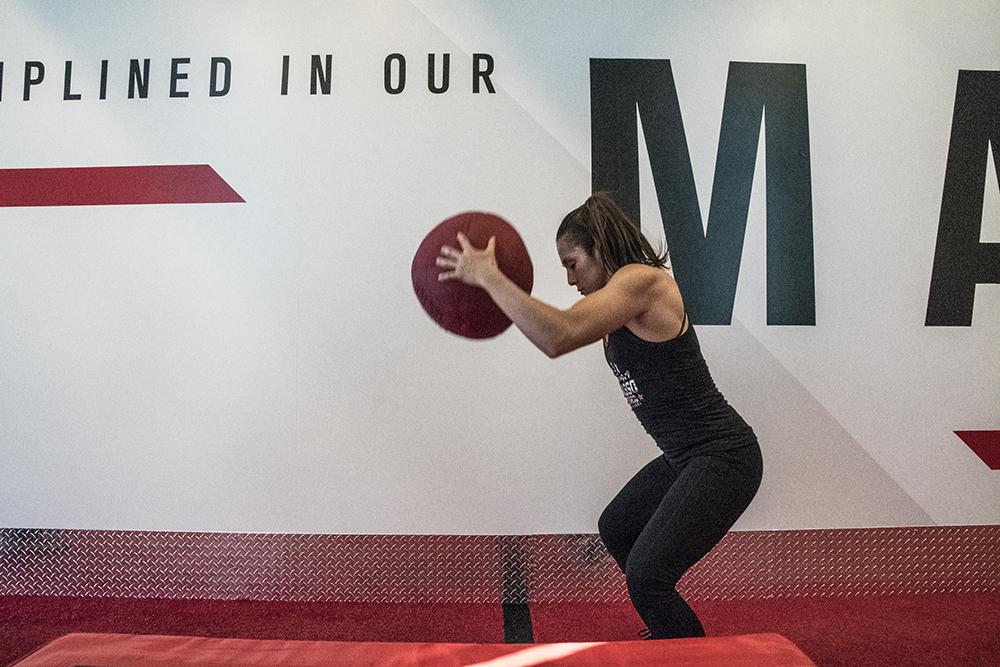 Alexa Grasso durante recuperación en el UFC Performance Institute