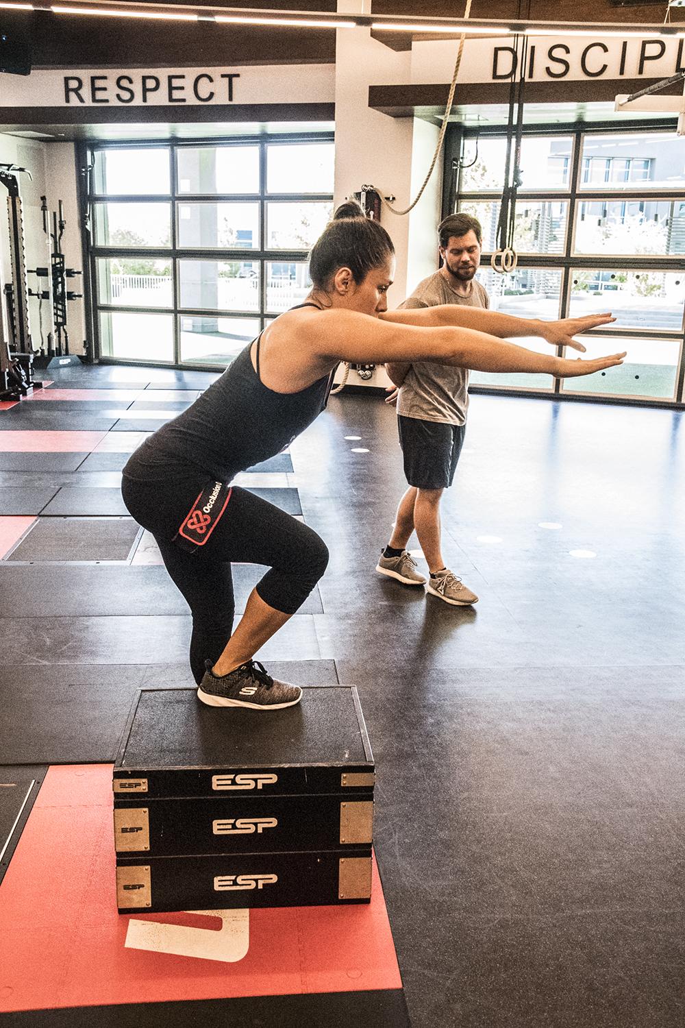 Alexa Grasso durante recuperación en el UFC Performance Institute