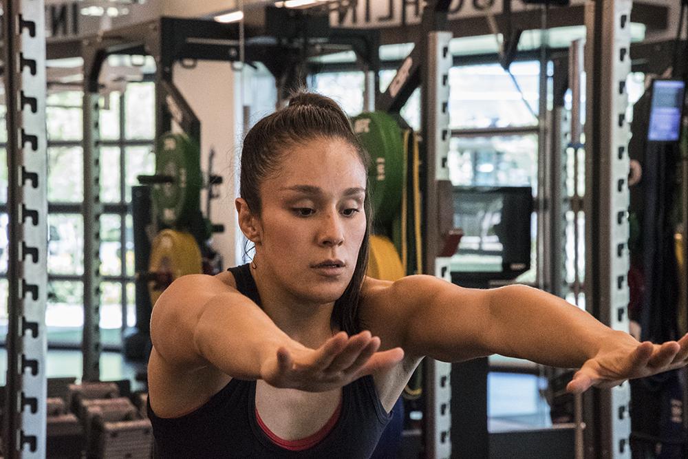 Alexa Grasso durante recuperación en el UFC Performance Institute