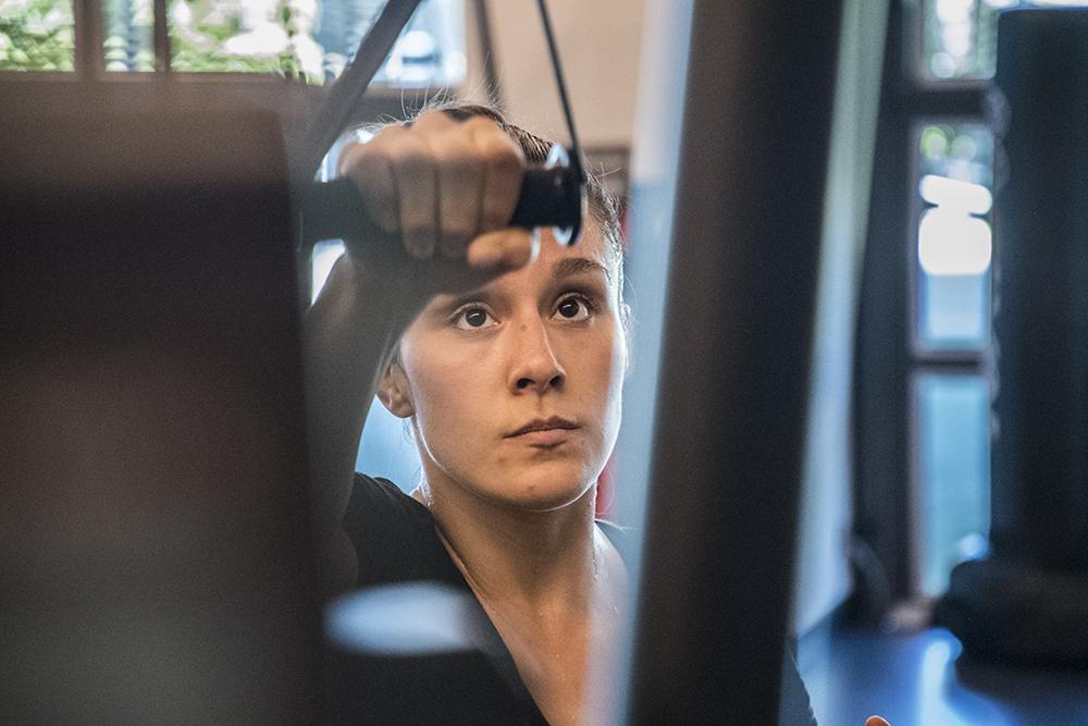 Alexa Grasso durante recuperación en el UFC Performance Institute