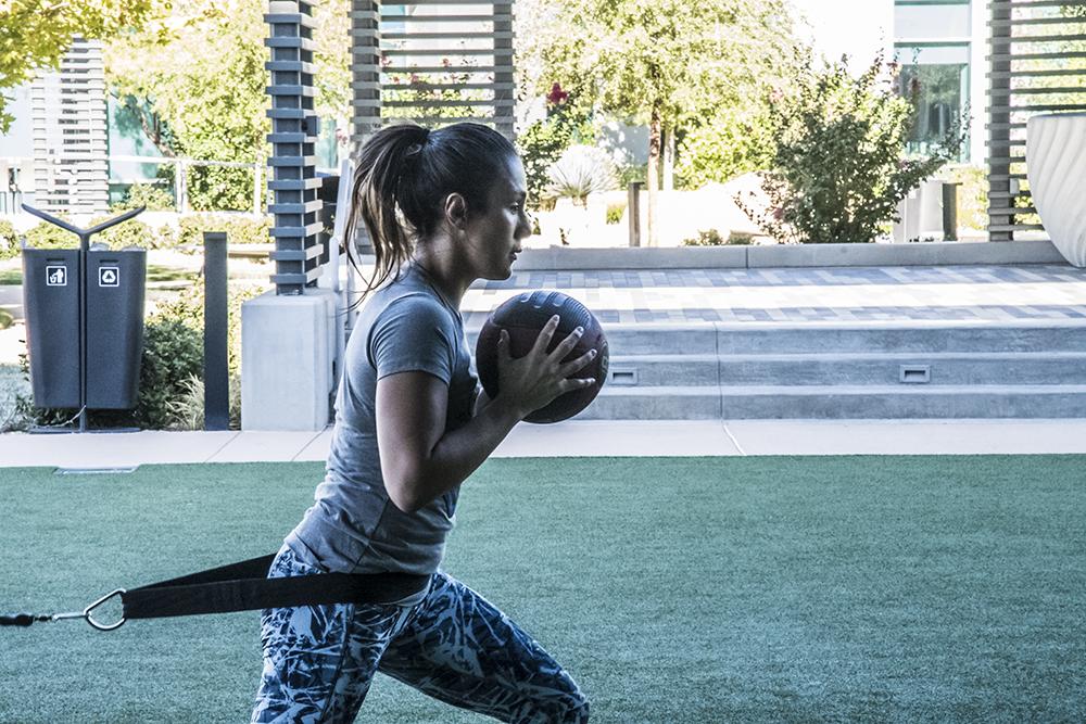 Alexa Grasso durante recuperación en el UFC Performance Institute