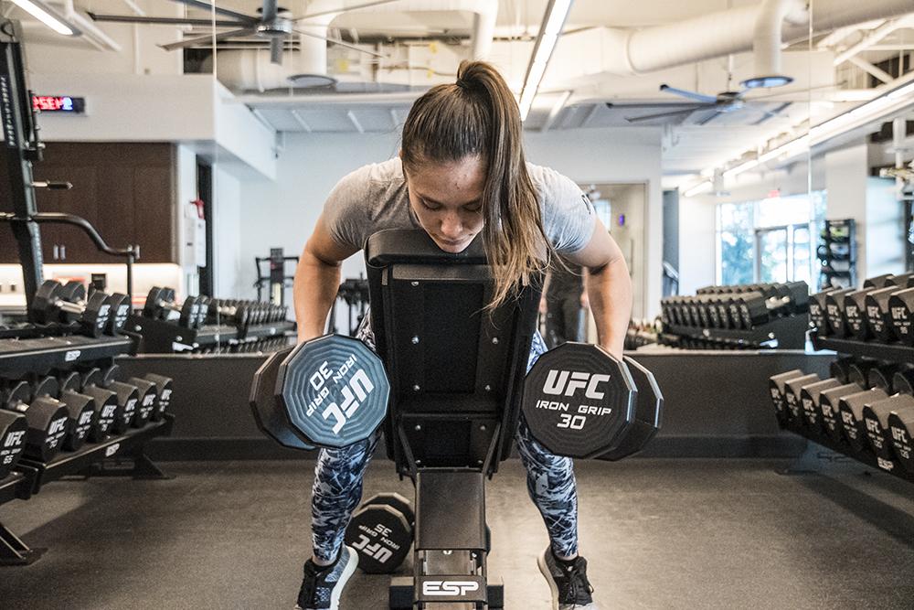 Alexa Grasso durante recuperación en el UFC Performance Institute
