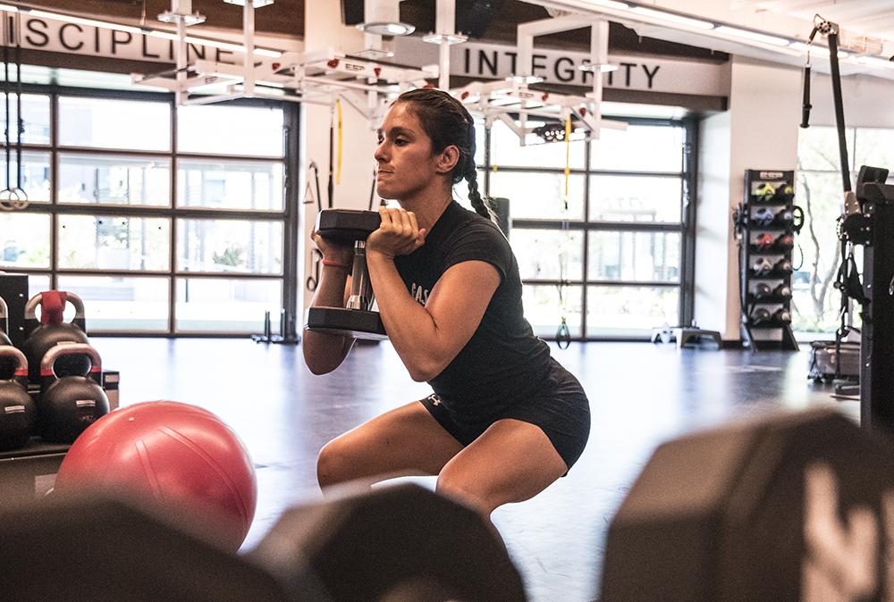 Alexa Grasso durante recuperación en el UFC Performance Institute