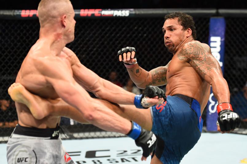 LINCOLN, NE - AUGUST 25: (R-L) Eryk Anders kicks Tim Williams in their middleweight fight during the UFC Fight Night event at Pinnacle Bank Arena on August 25, 2018 in Lincoln, Nebraska. (Photo by Josh Hedges/Zuffa LLC/Zuffa LLC via Getty Images)