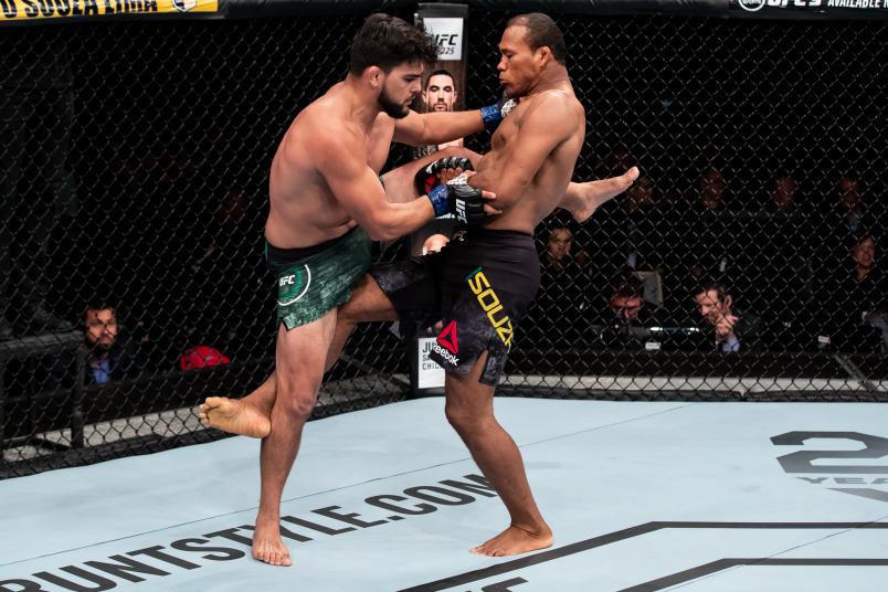 RIO DE JANEIRO, BRAZIL - MAY 12: Ronaldo Souza ( R) of Brazil controls the body of Kelvin Gastelum of the United States in their middleweight bout during the UFC 224 event at Jeunesse Arena on May 12, 2018 in Rio de Janeiro, Brazil. (Photo by Buda Mendes/Zuffa LLC/Zuffa LLC)