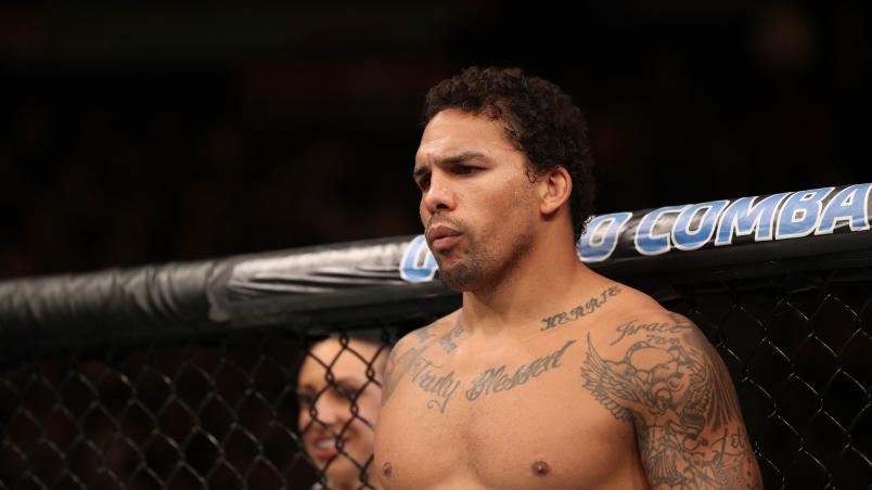 SAO PAULO, BRAZIL - SEPTEMBER 22: Eryk Anders stands in his corner prior to facing Thiago Santos of Brazil in their middleweight bout during the UFC Fight Night event at Ibirapuera Gymnasium on September 22, 2018 in Sao Paulo, Brazil. (Photo by Buda Mendes/Zuffa LLC/Zuffa LLC via Getty Images)