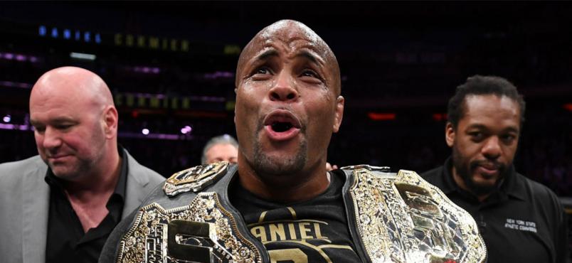 Daniel Cormier celebra vitória no UFC 230