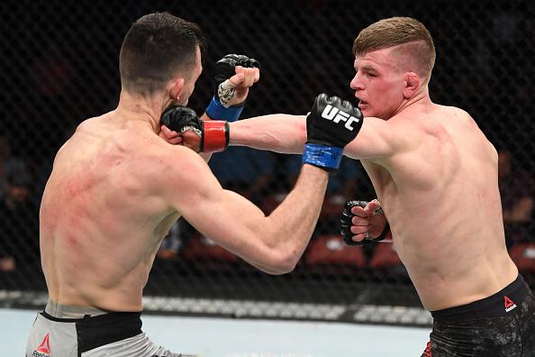 Grant Dawson punches Julian Erosa