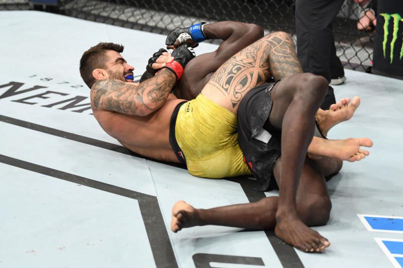 Elizeu dos Santos of Brazil submits Curtis Millender