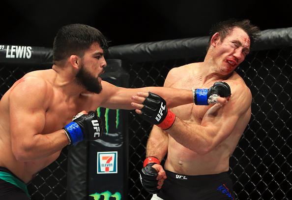 TORONTO, ON - DECEMBER 10: Kelvin Gastelum (L) of the United States fights Tim Kennedy (R) of the United States in their Middleweight bout during the UFC 206 event at Air Canada Centre on December 10, 2016 in Toronto, Canada. (Photo by Vaughn Ridley/Get