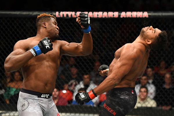 DETROIT, MI - DECEMBER 02: (L-R) Francis Ngannou of Cameroon punches Alistair Overeem of The Netherlands in their heavyweight bout during the UFC 218 event inside Little Caesars Arena on December 02, 2017 in Detroit, Michigan. (Photo by Josh Hedges/Zuffa